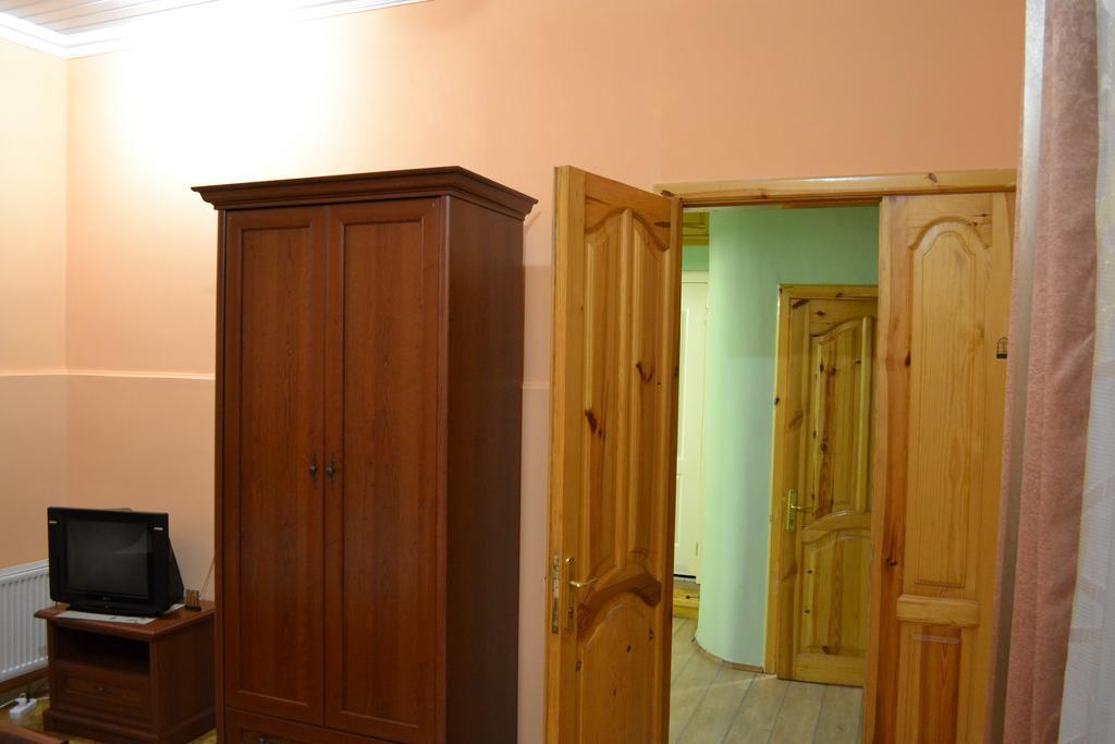 Apartment On Ploshcha Svyatogo Teodora Lviv Luaran gambar